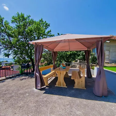 Stefan Apartment